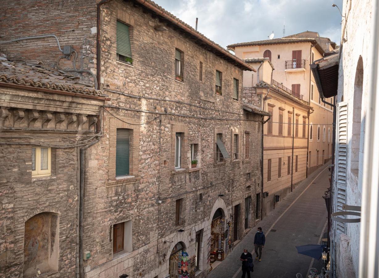 Brunelli Appartamenti Ассизи Экстерьер фото