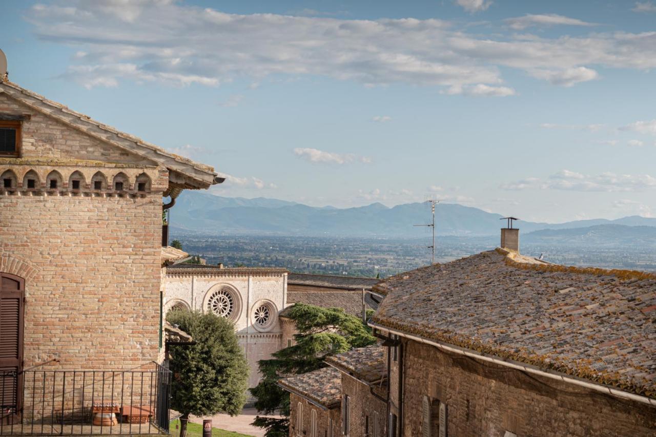 Brunelli Appartamenti Ассизи Экстерьер фото