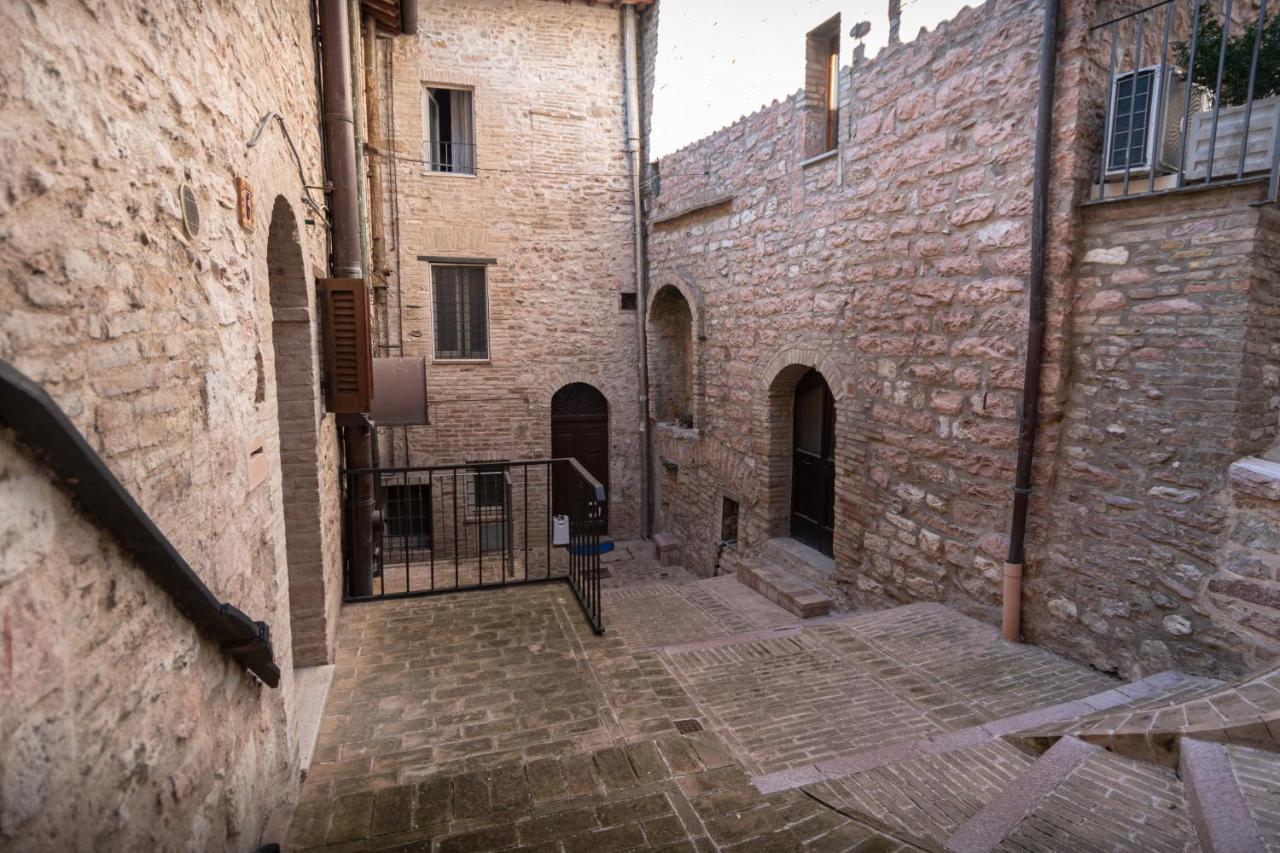 Brunelli Appartamenti Ассизи Экстерьер фото